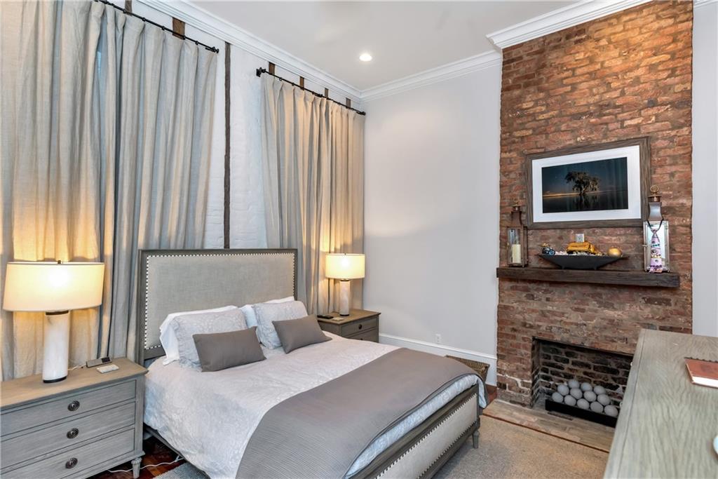 927 ORLEANS Avenue 927