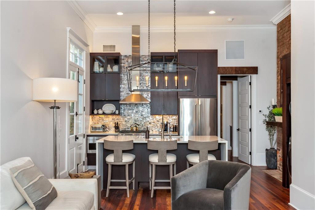 927 ORLEANS Avenue 927