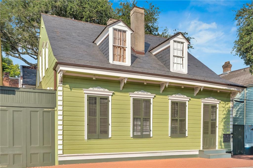 927 ORLEANS Avenue 927