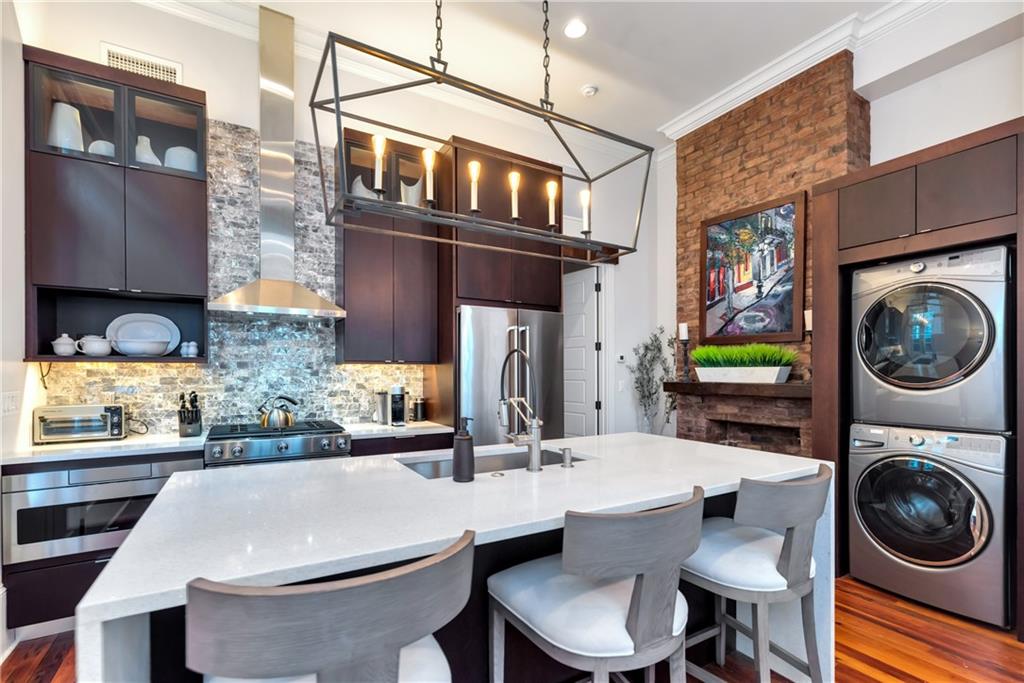 927 ORLEANS Avenue 927