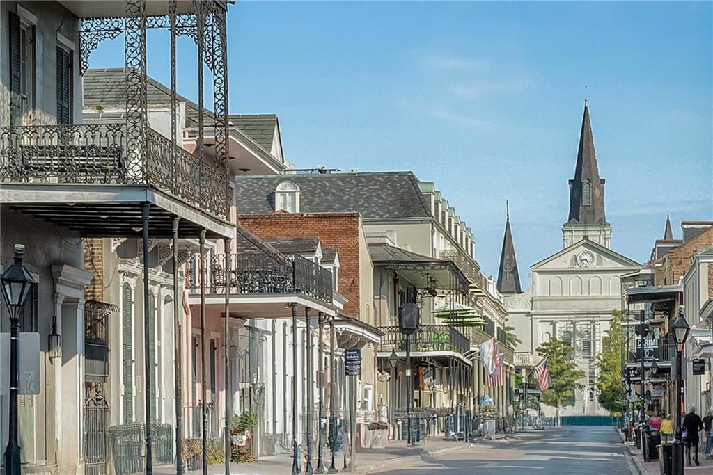 927 ORLEANS Avenue 927