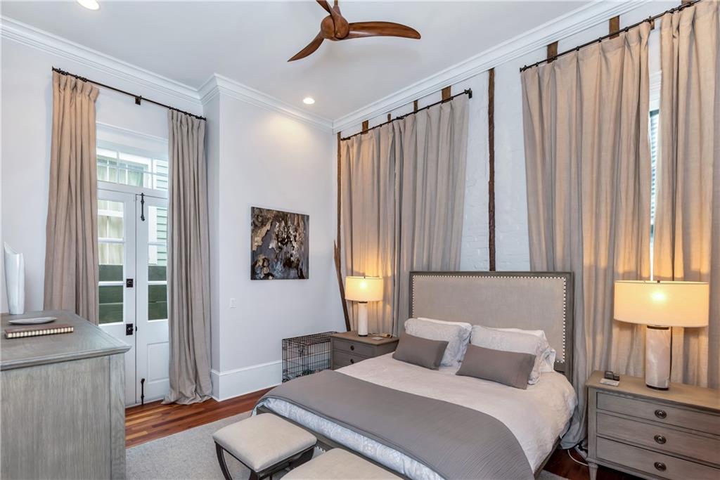 927 ORLEANS Avenue 927