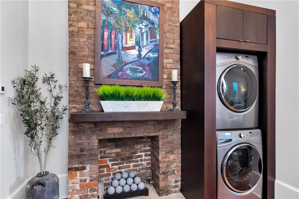 927 ORLEANS Avenue 927