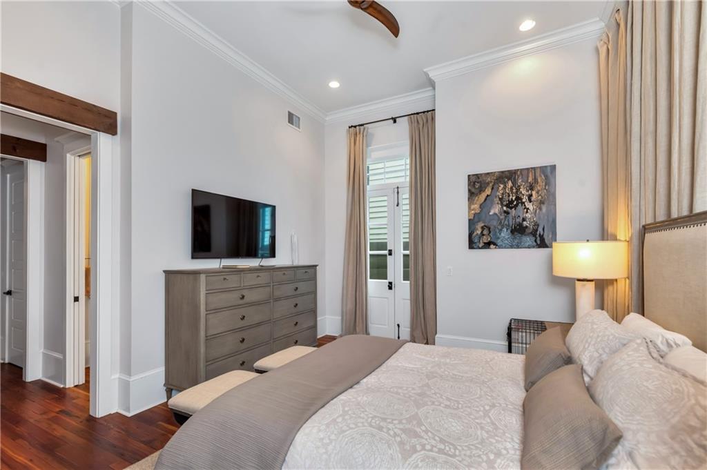 927 ORLEANS Avenue 927