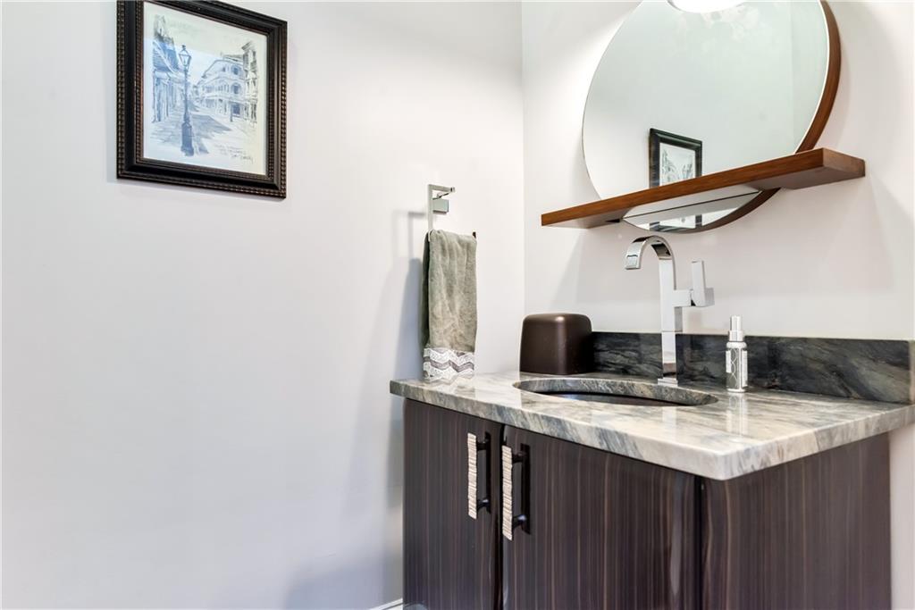 927 ORLEANS Avenue 927