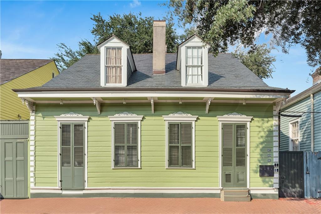 927 ORLEANS Avenue 927