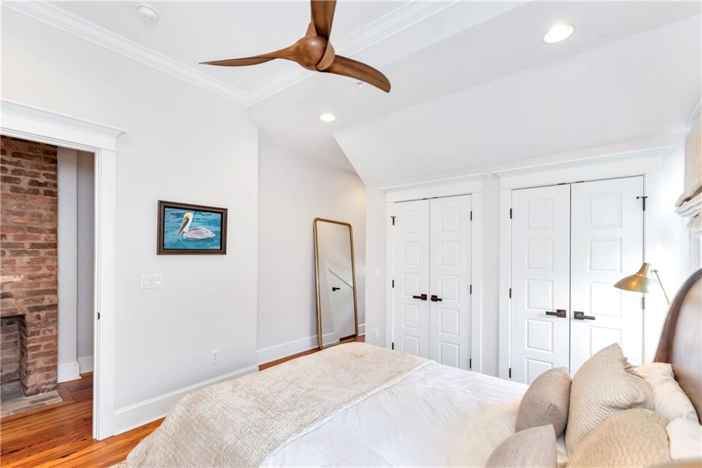 927 ORLEANS Avenue 927