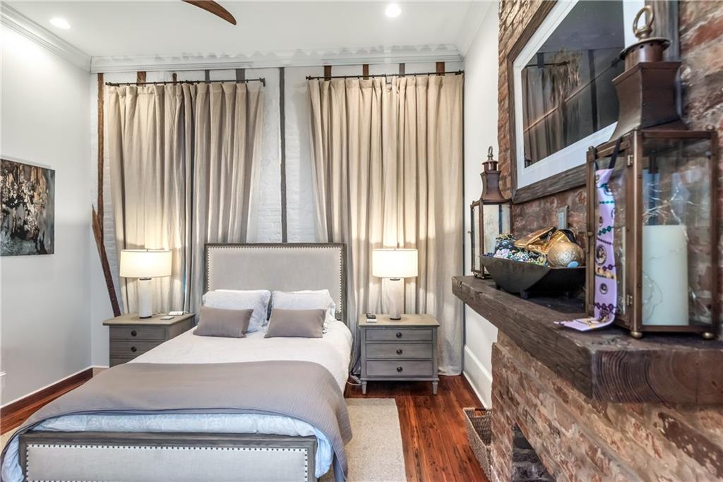 927 ORLEANS Avenue 927