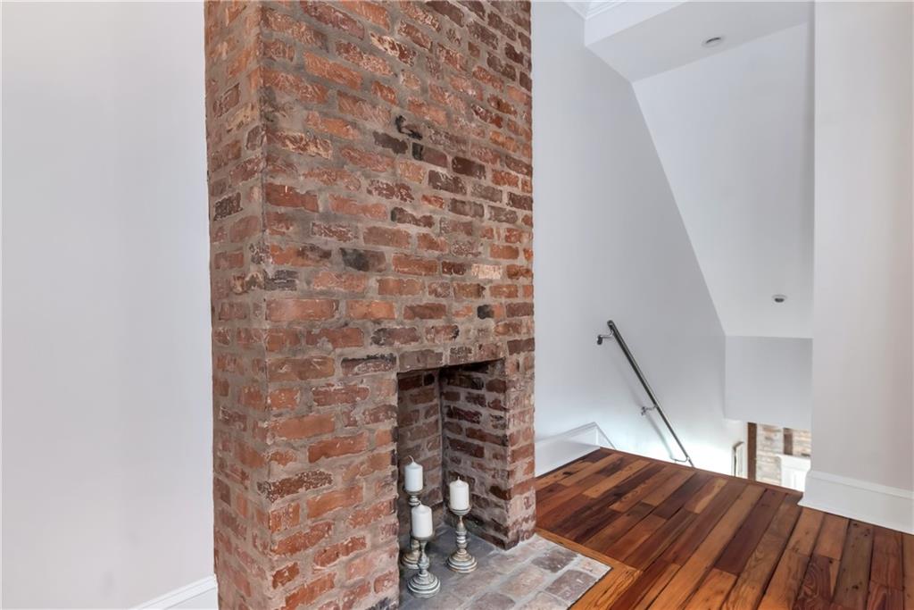 927 ORLEANS Avenue 927