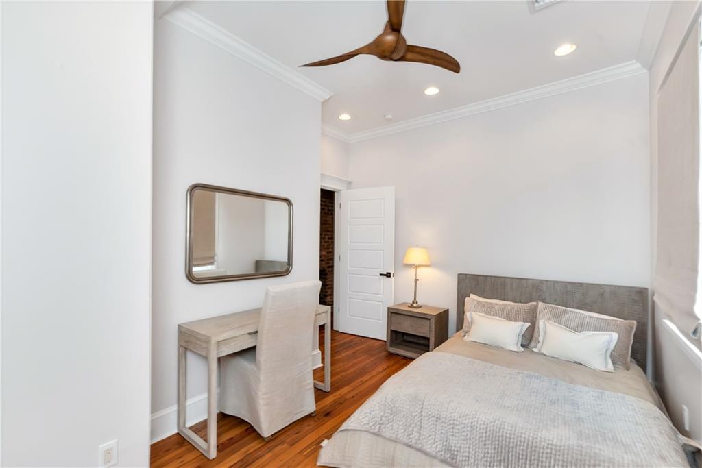 927 ORLEANS Avenue 927