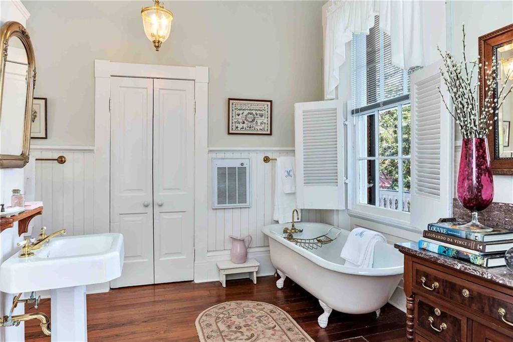 305 S BROADWAY Street