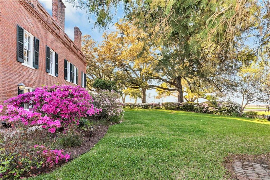 305 S BROADWAY Street