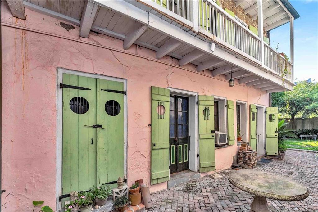 1127 DECATUR Street