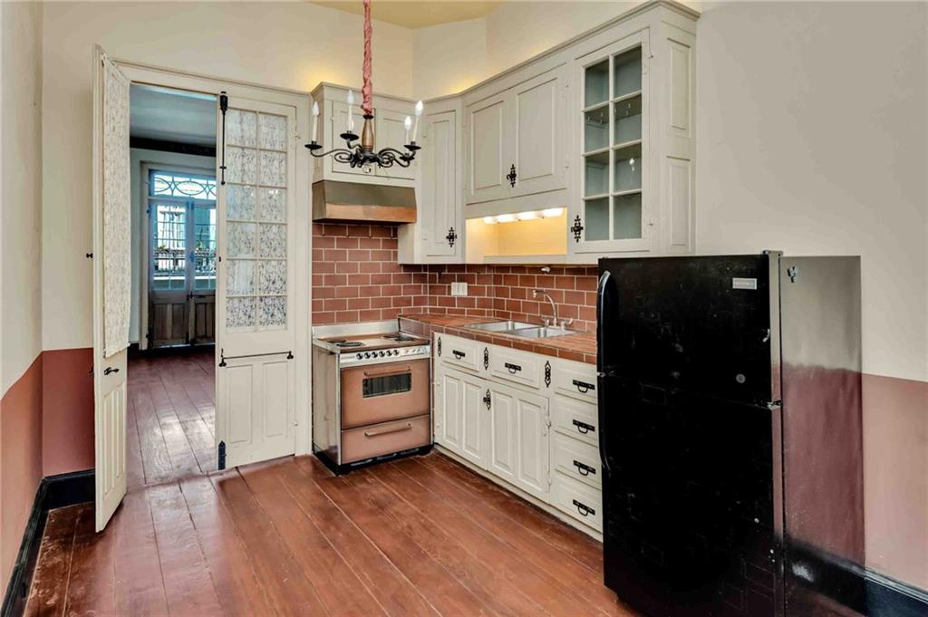 1127 DECATUR Street