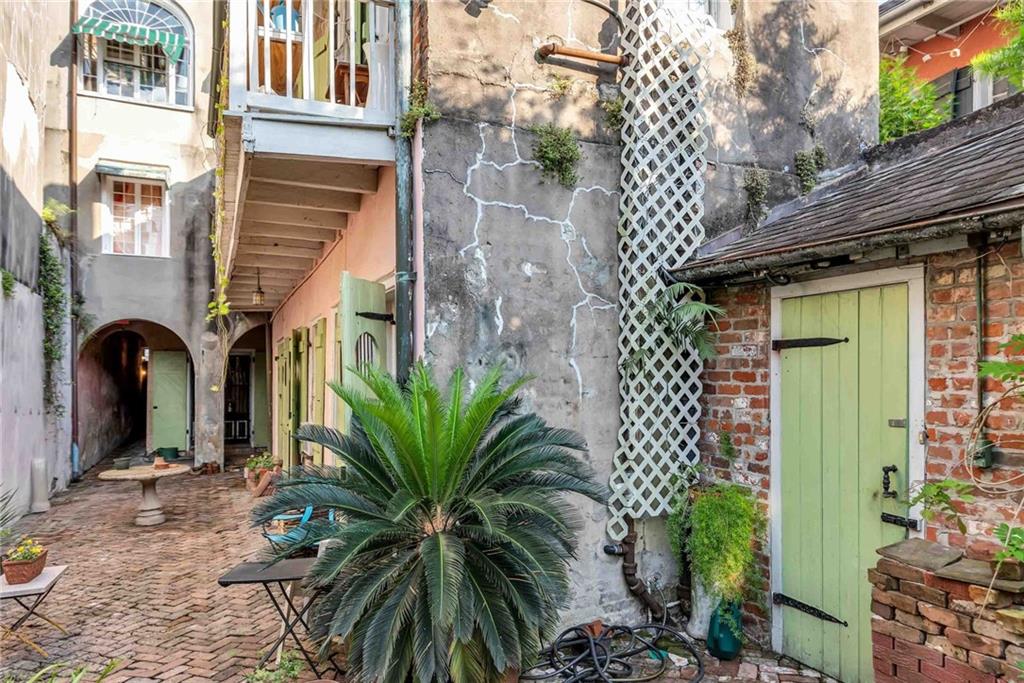 1127 DECATUR Street