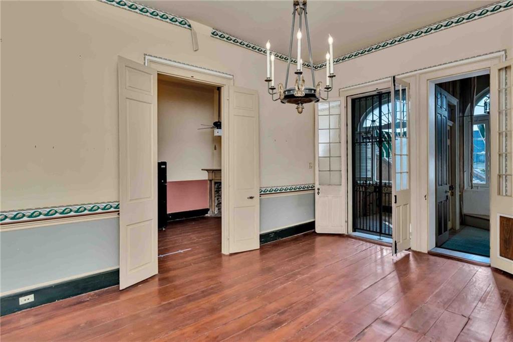 1127 DECATUR Street