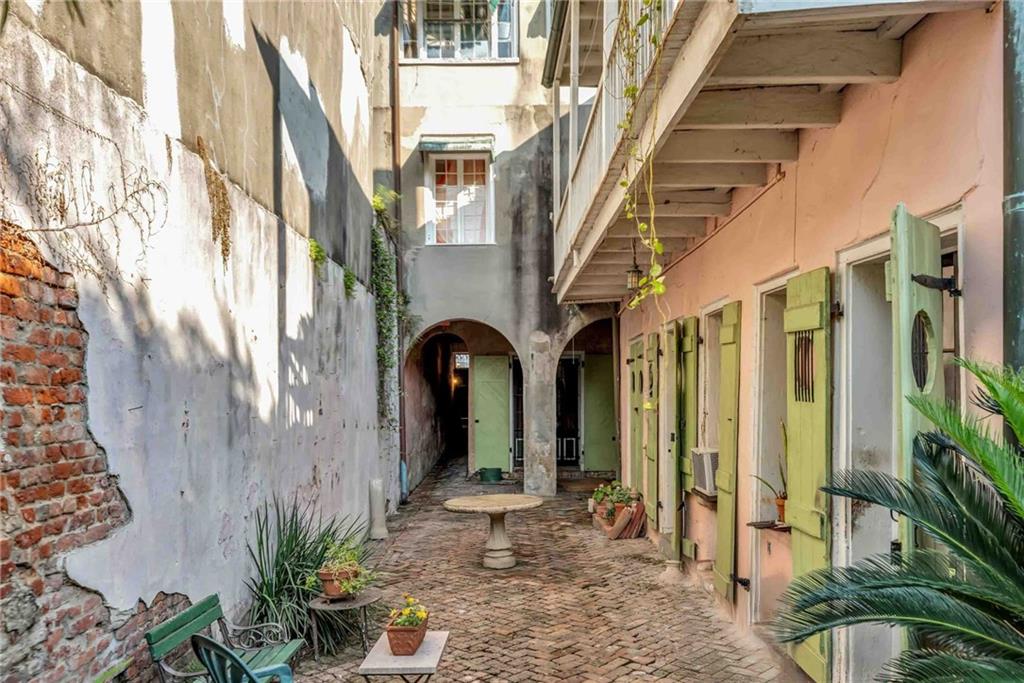 1127 DECATUR Street