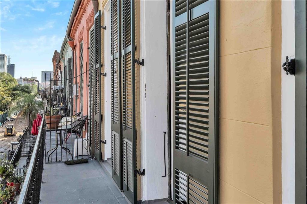 1127 DECATUR Street
