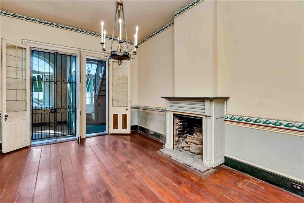 1127 DECATUR Street