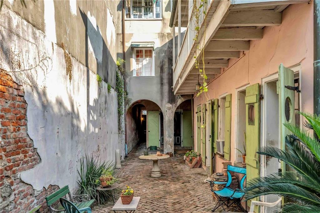 1127 DECATUR Street