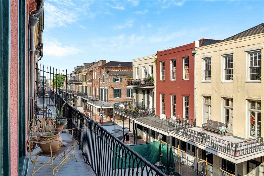 1127 DECATUR Street