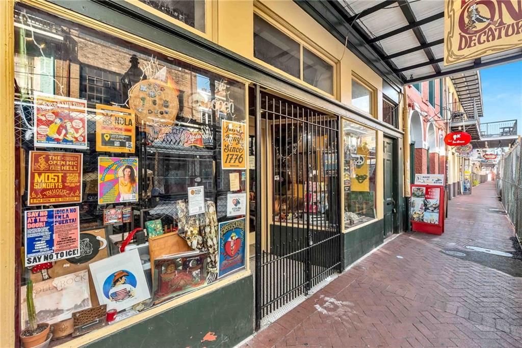 1127 DECATUR Street