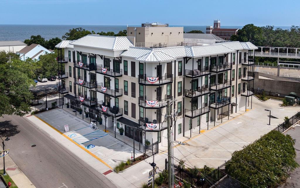 124 COURT Street 305