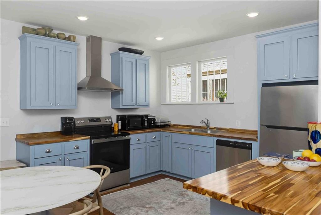 141 W 5TH Street
