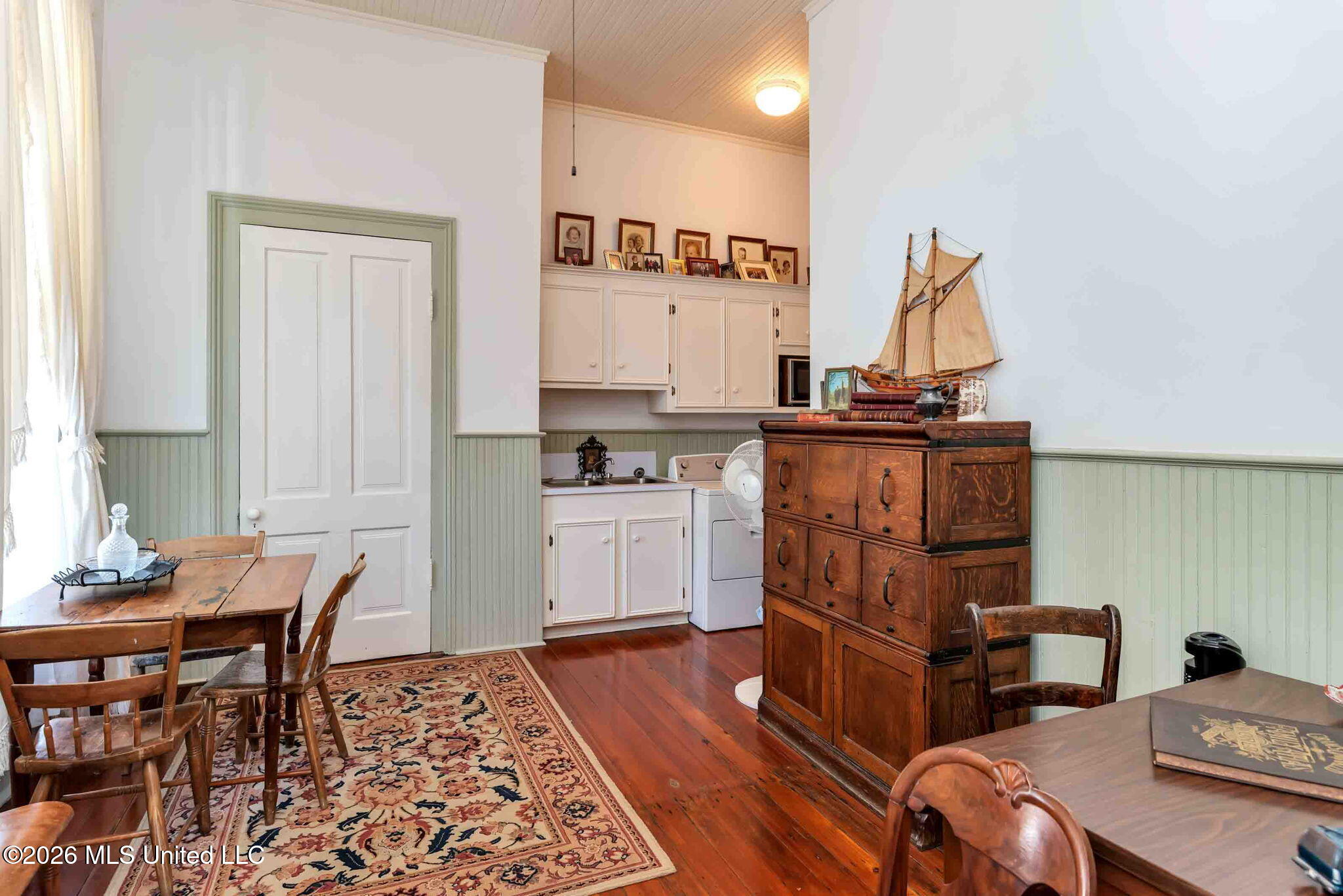 305 S Broadway Street