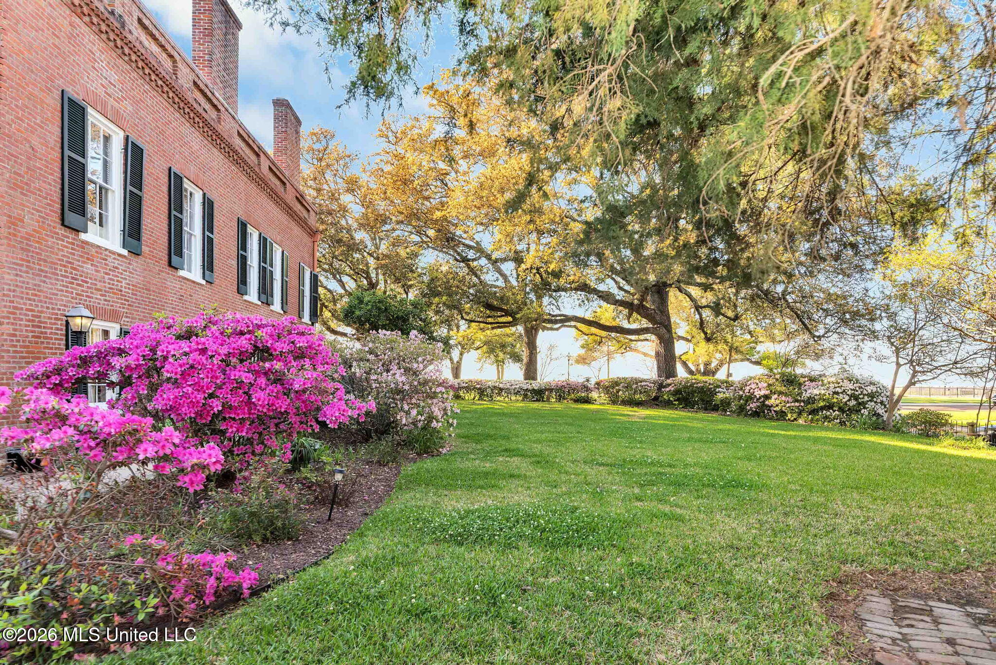 305 S Broadway Street