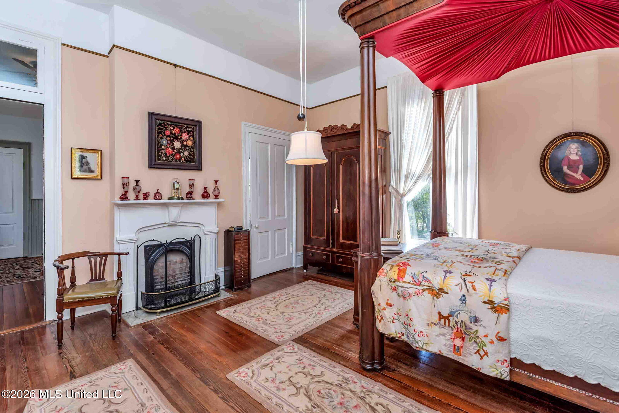 305 S Broadway Street