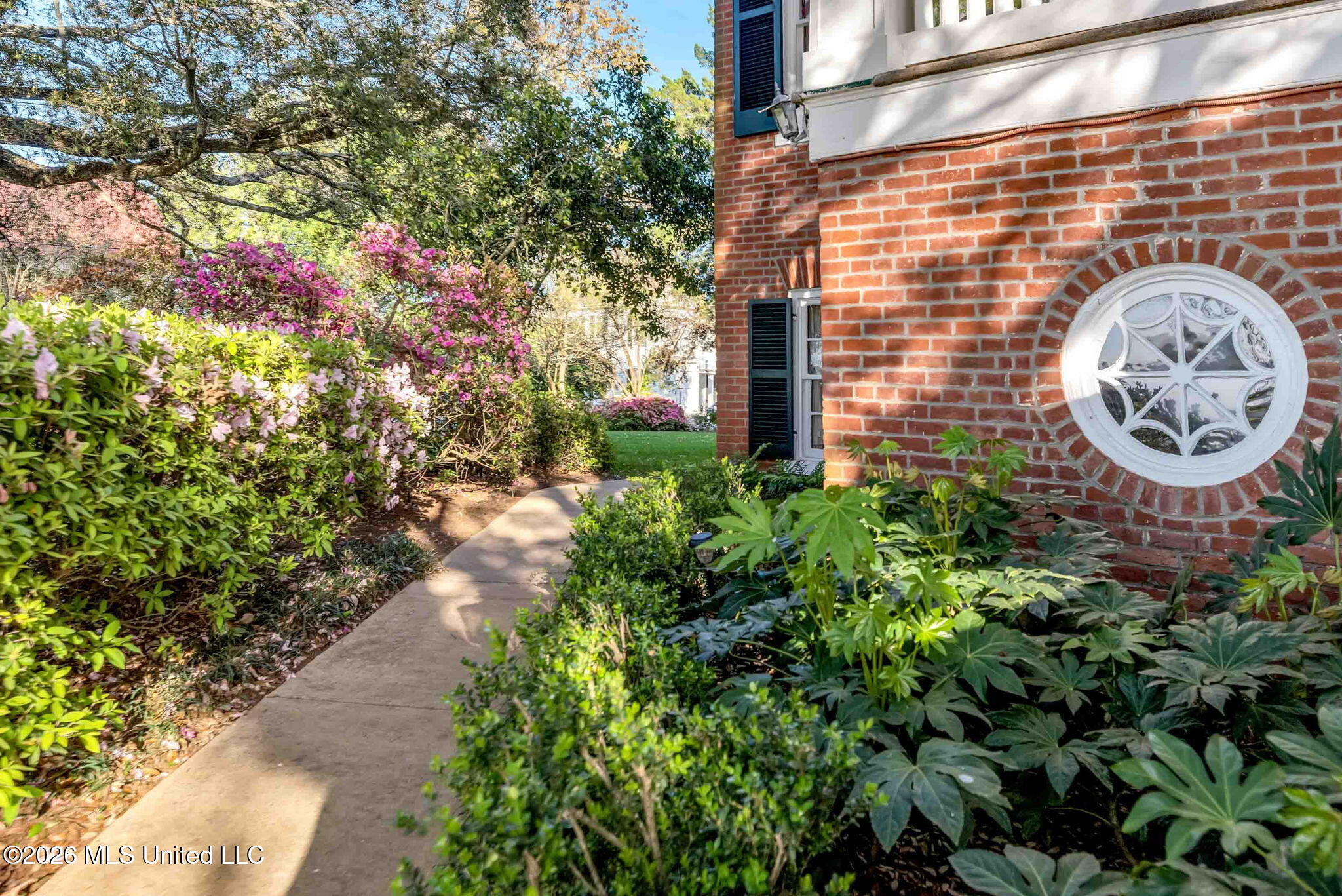 305 S Broadway Street