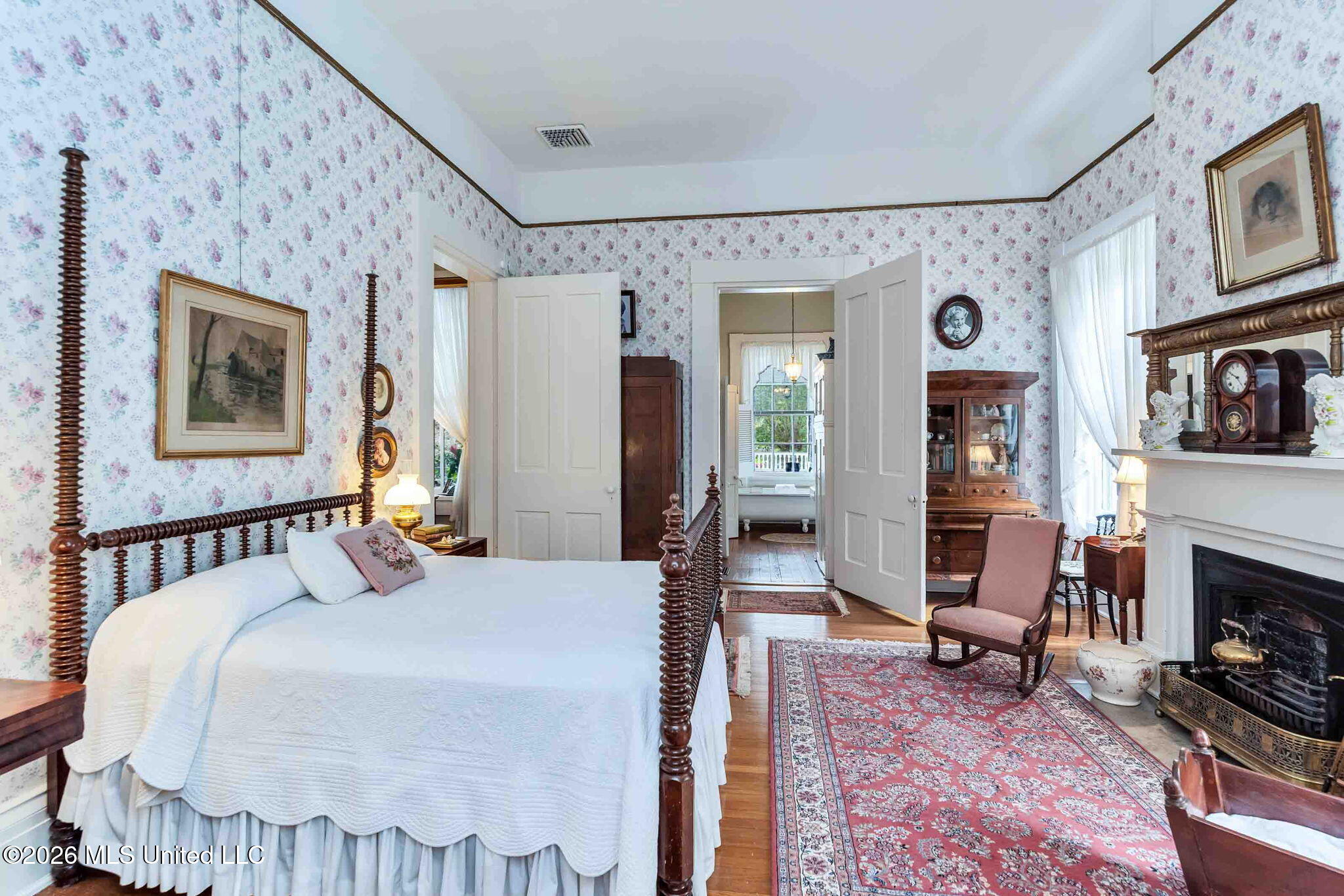 305 S Broadway Street