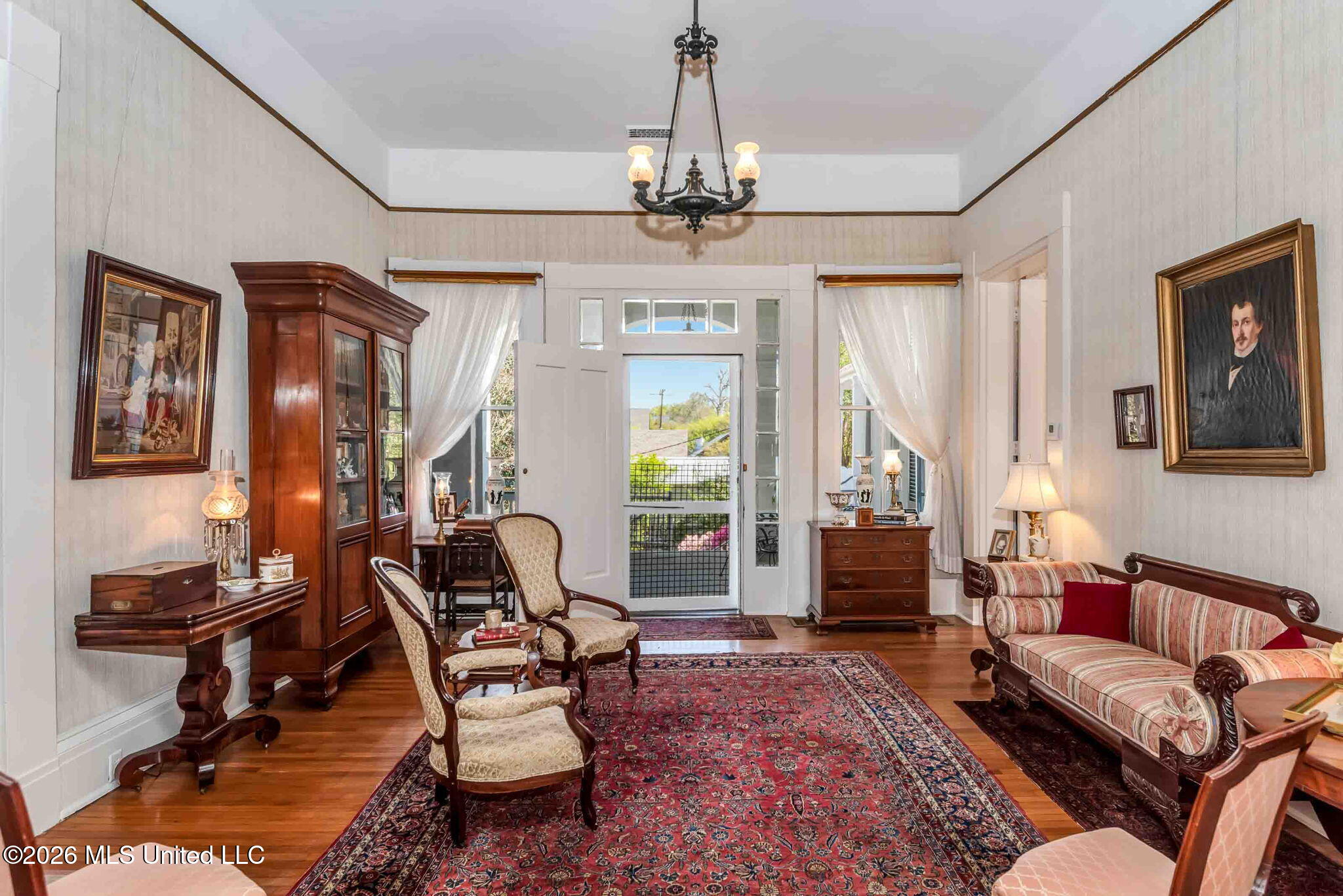 305 S Broadway Street