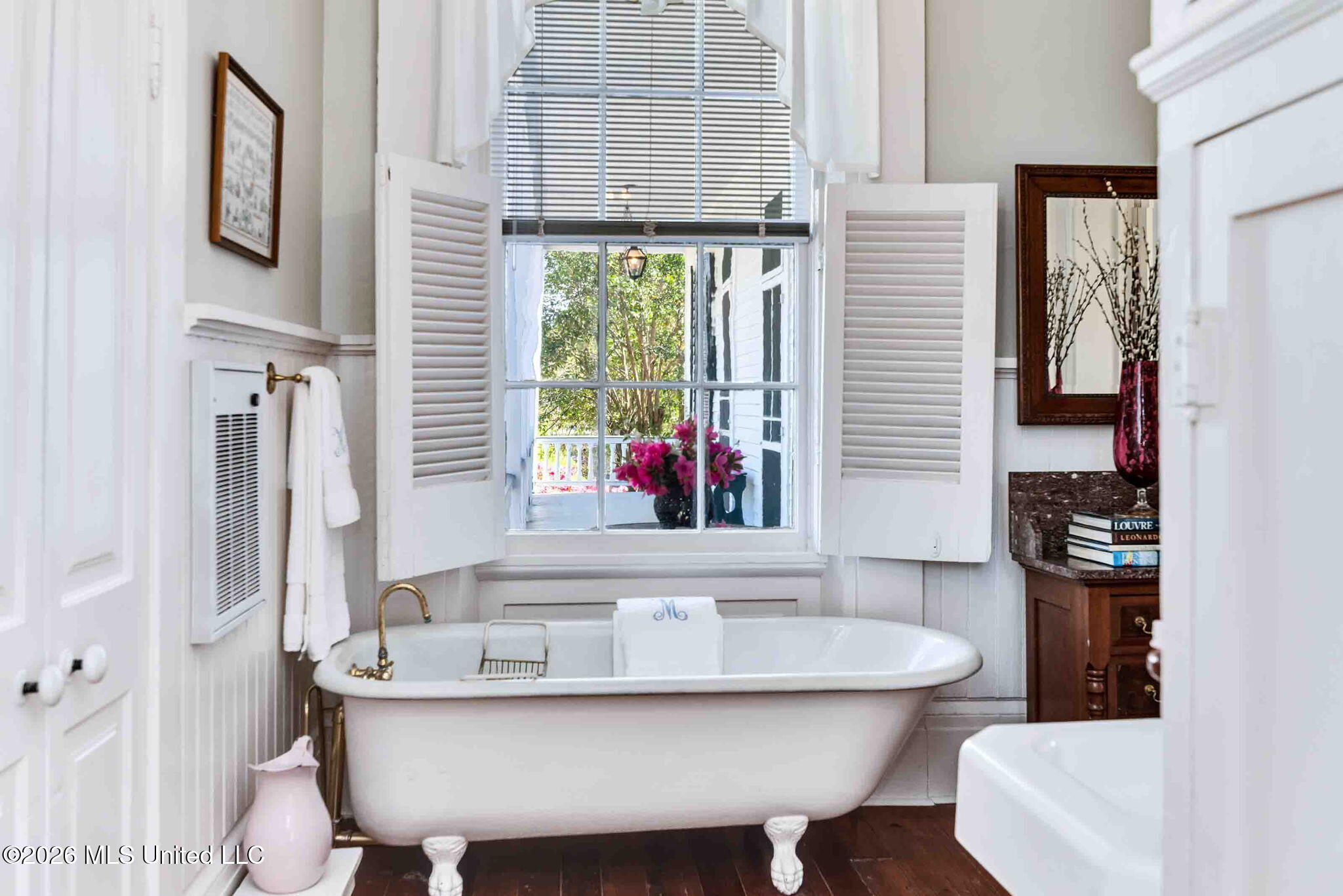 305 S Broadway Street