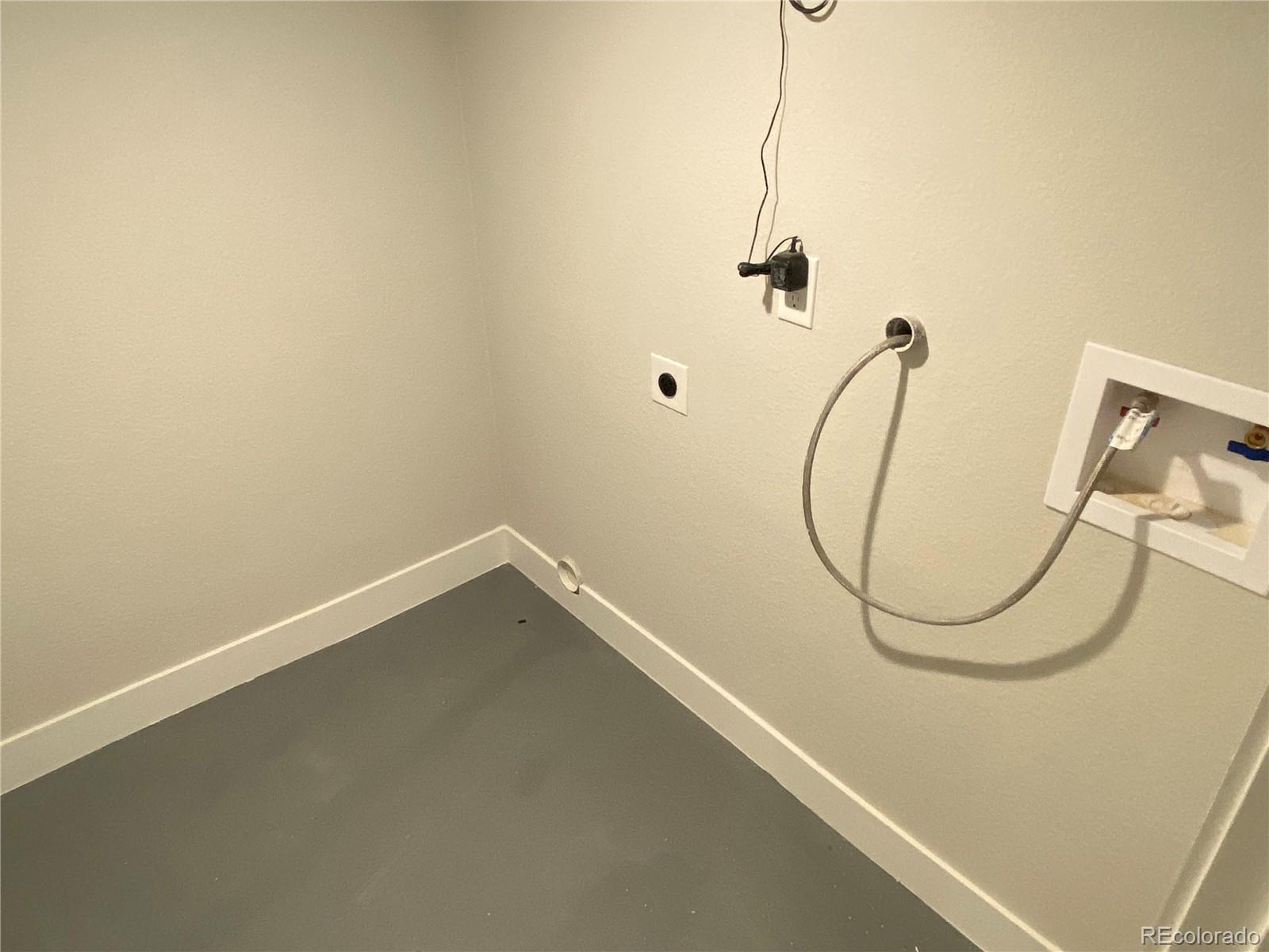 3176 S Emporia Court