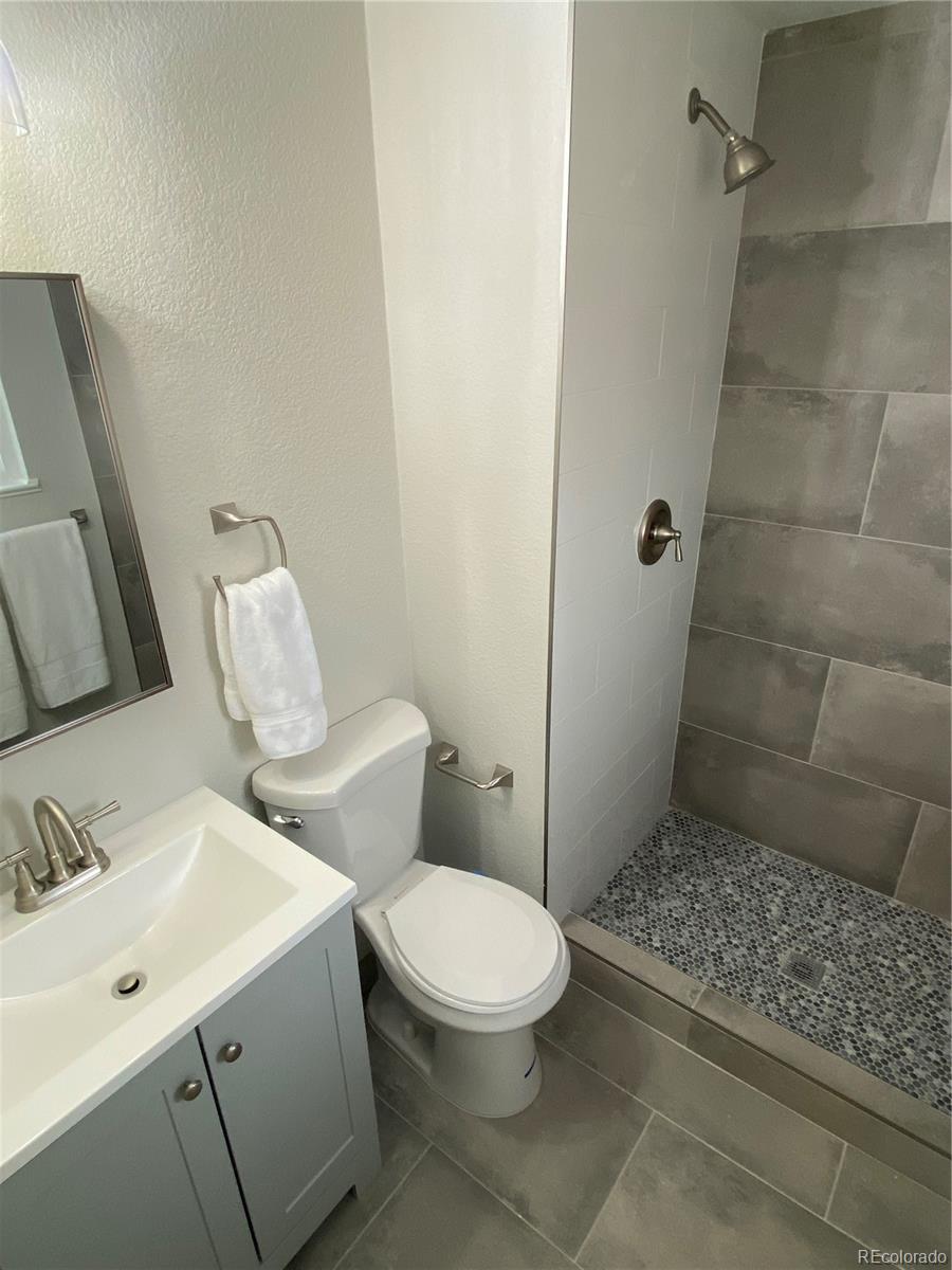 3176 S Emporia Court