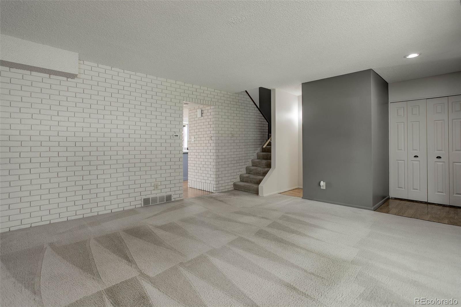 9003 E Mansfield Avenue