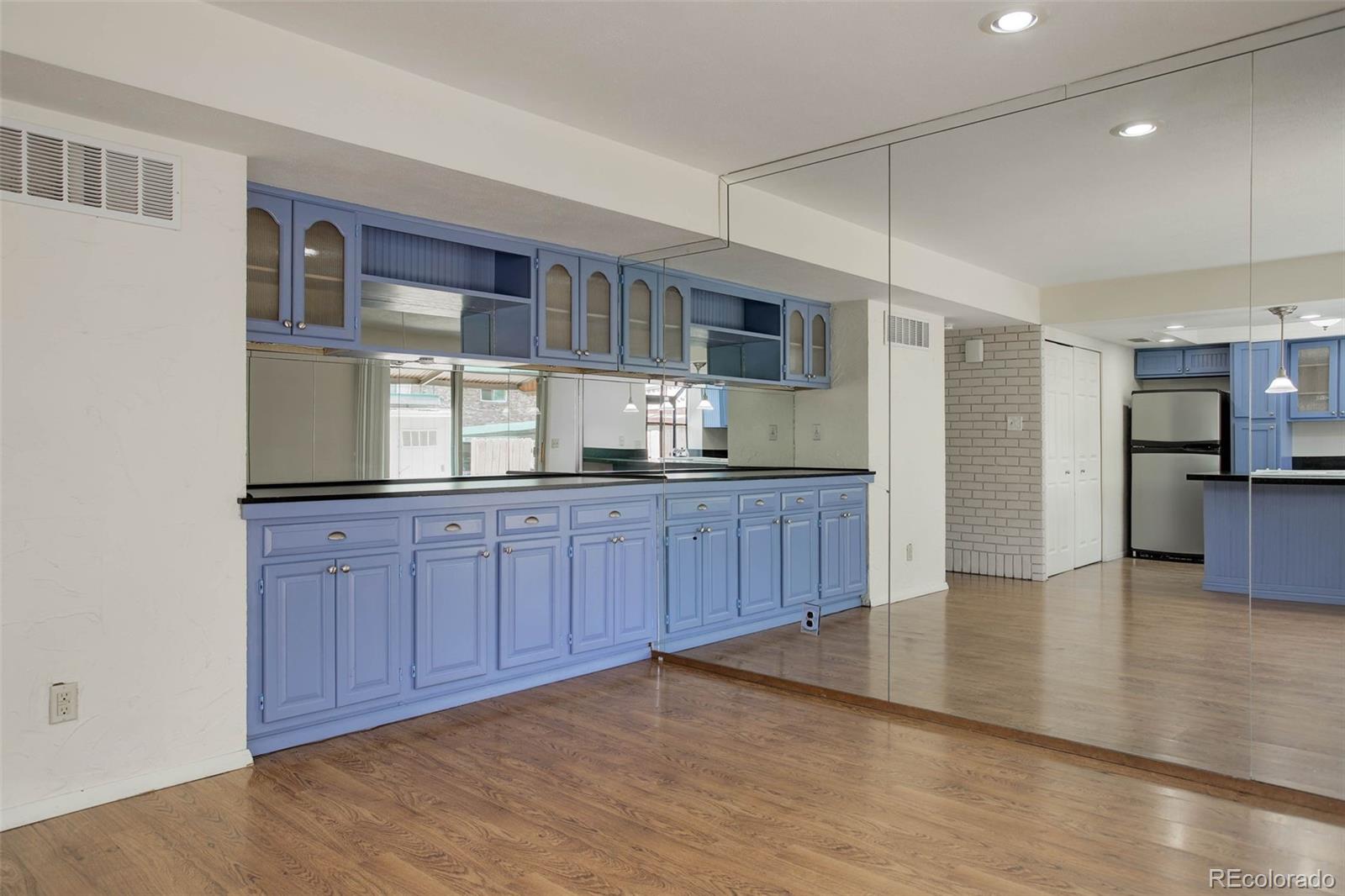 9003 E Mansfield Avenue