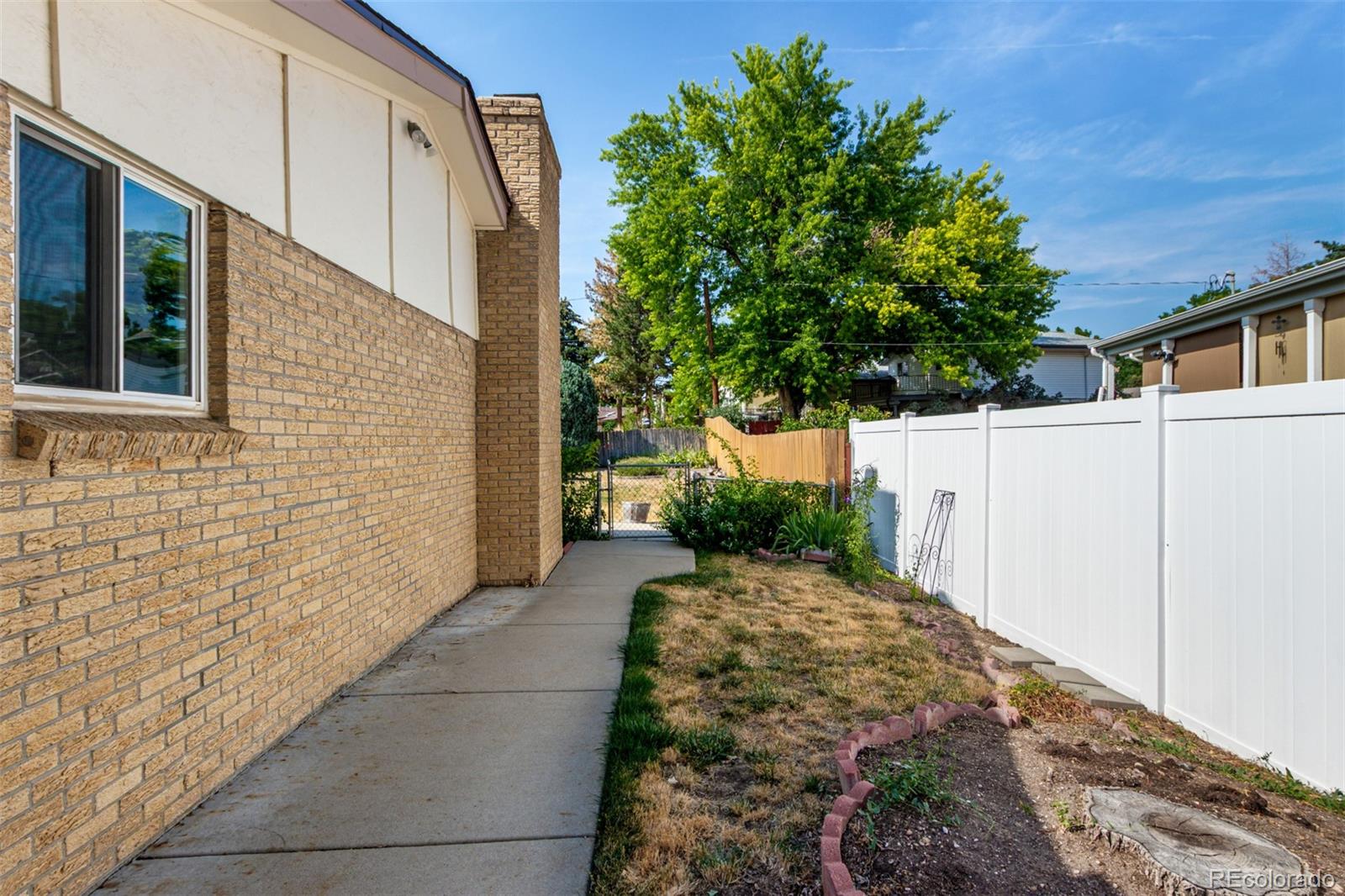 4655 E Hinsdale Place