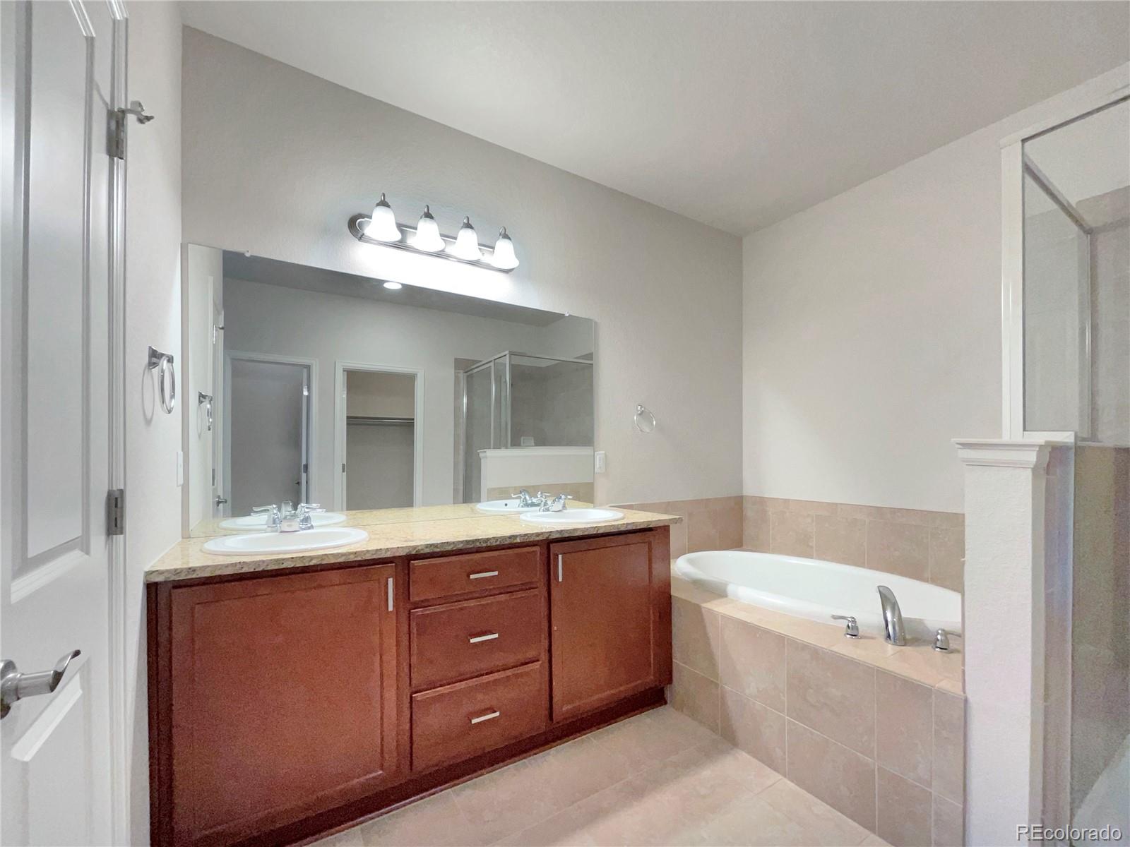 9040 E Phillips Lane