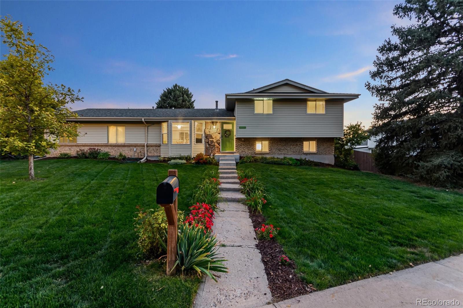 4666 E Hinsdale Place