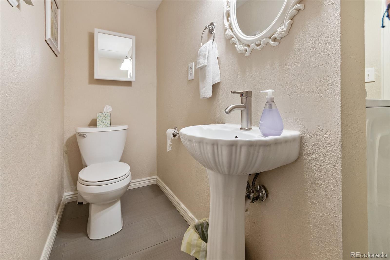 4666 E Hinsdale Place