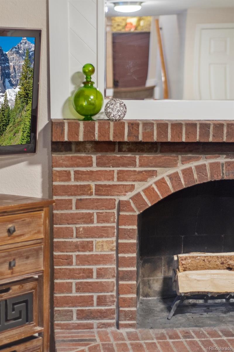 4666 E Hinsdale Place