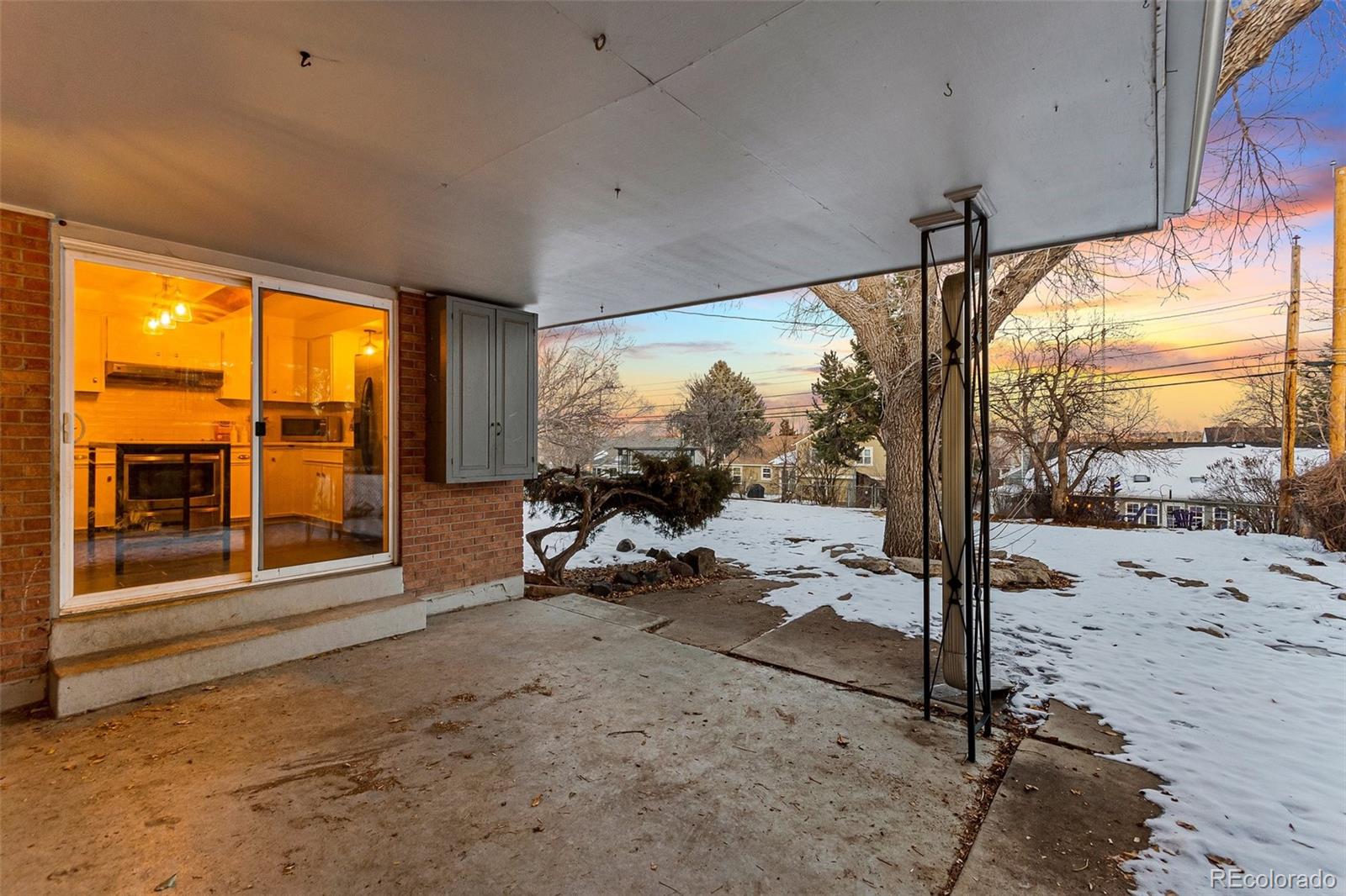 6734 S Dexter Street