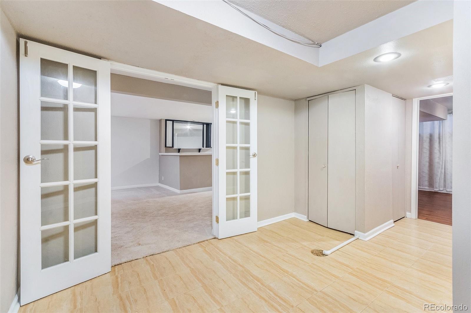 6734 S Dexter Street