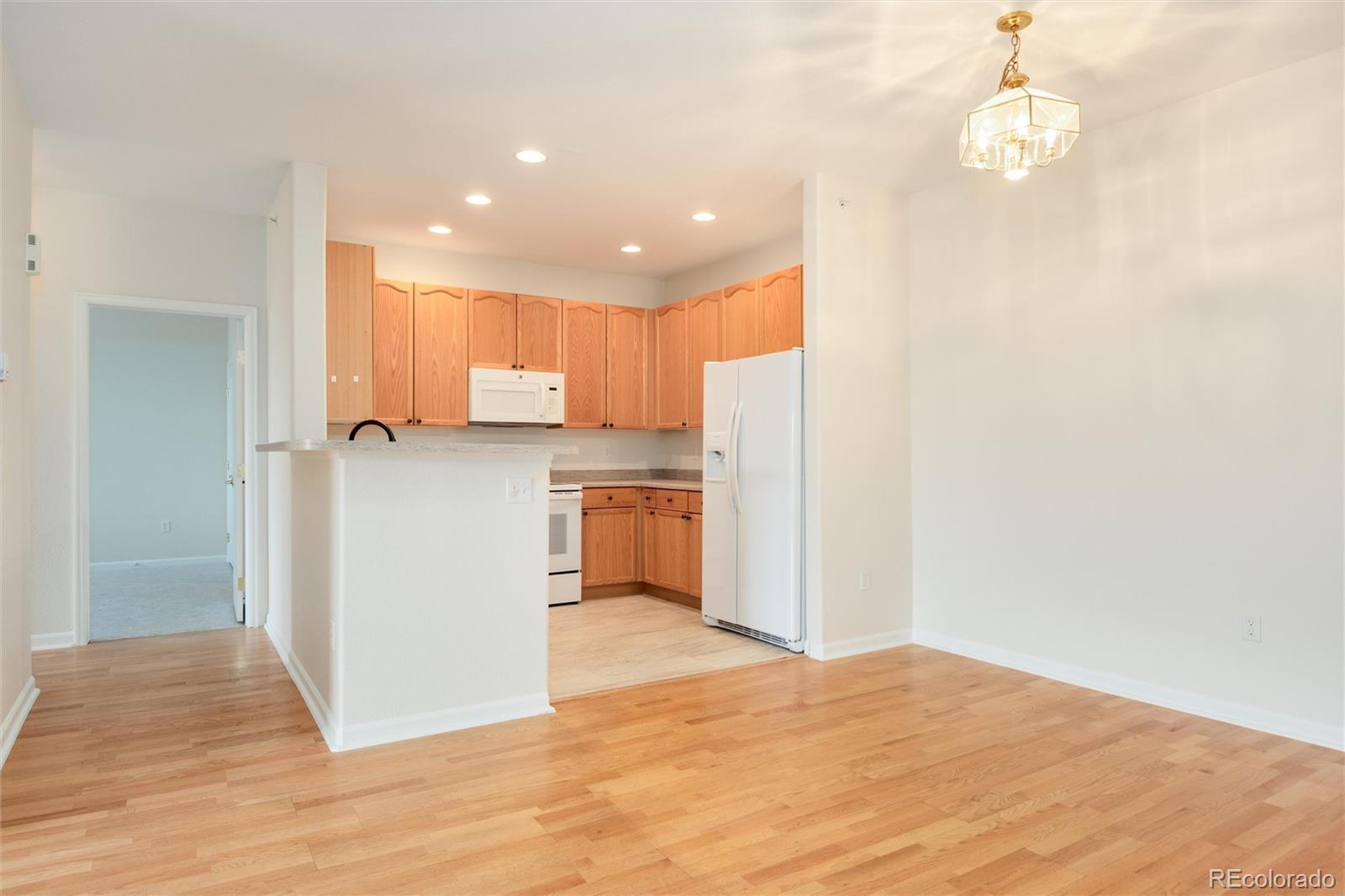 8456 S Hoyt Way Unit: 204