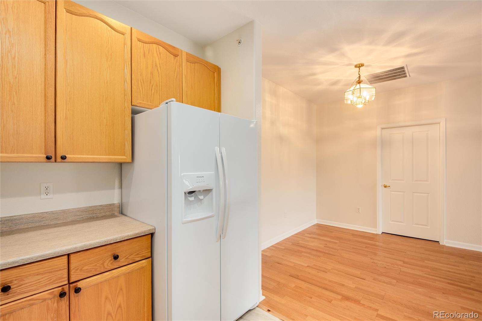 8456 S Hoyt Way Unit: 204