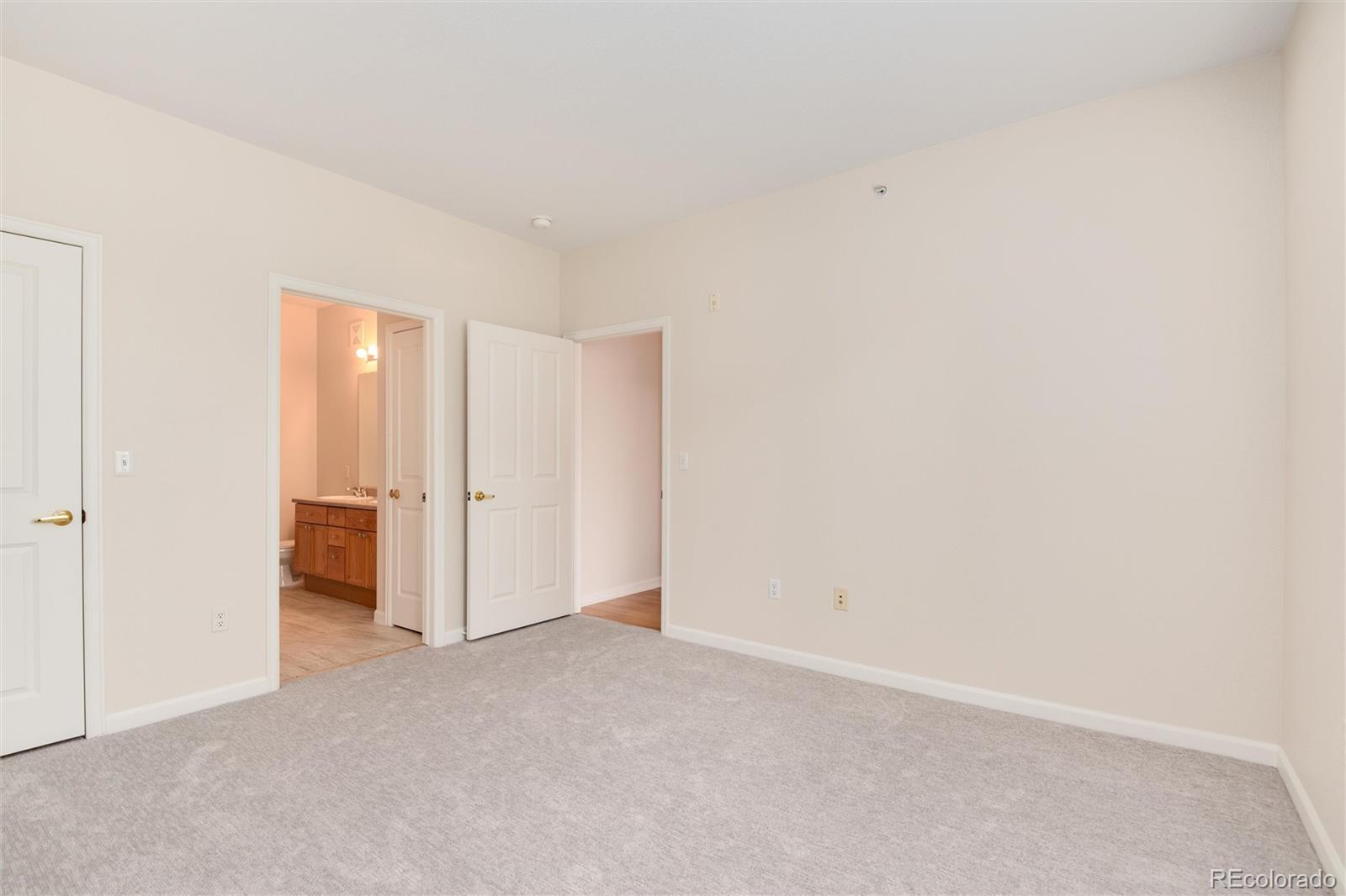 8456 S Hoyt Way Unit: 204