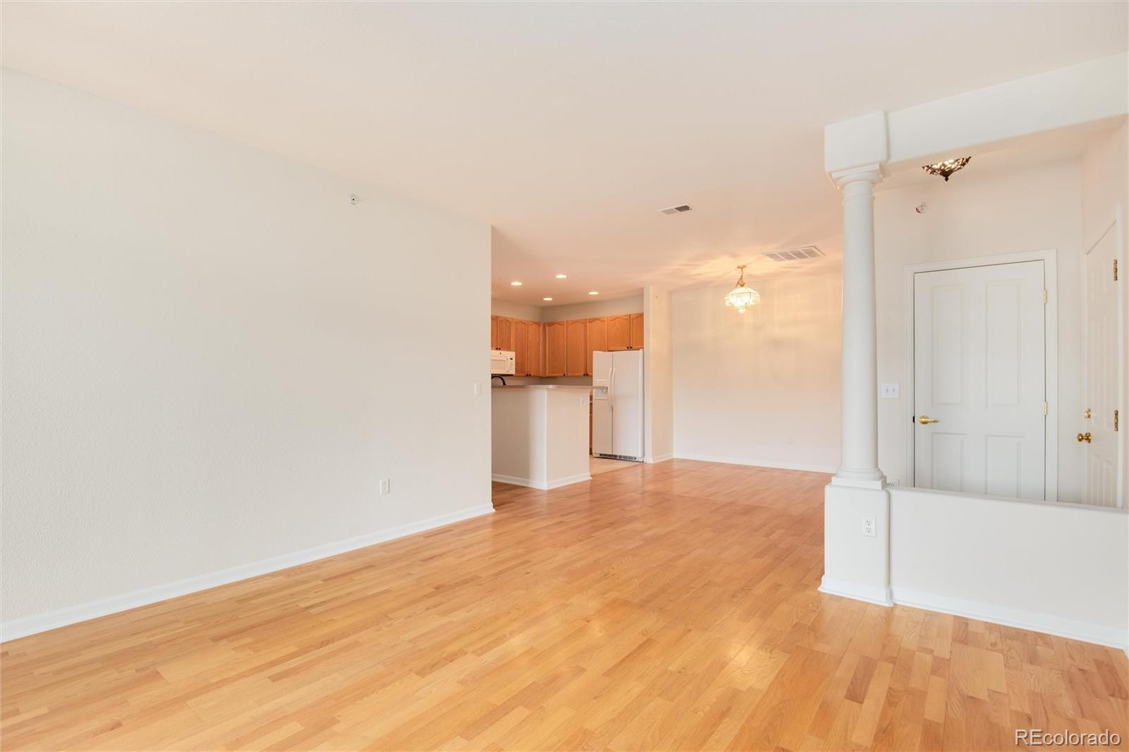 8456 S Hoyt Way Unit: 204